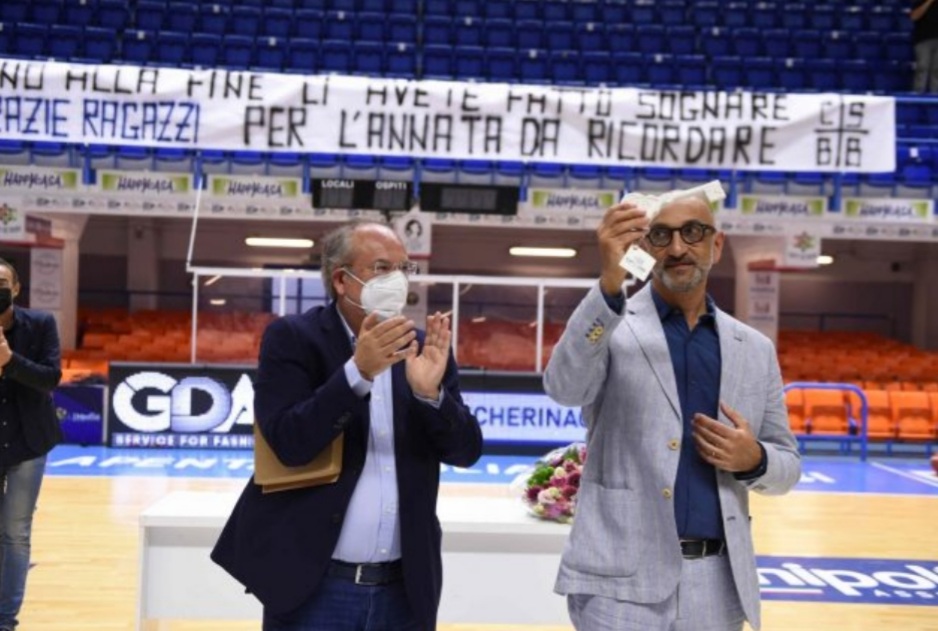 happy casa brindisi basket